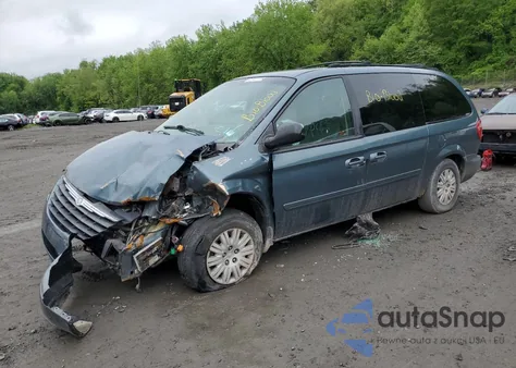 2005 Chrysler Town & Country Lx z USA, uszkodzony, nr VIN 2C4GP44R45R236884